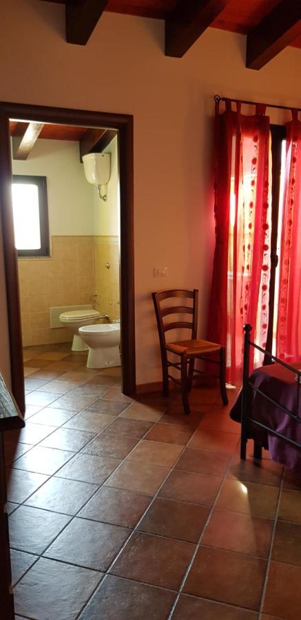 Bed & Breakfast S' Accorru Acomodação com café da manhã SantʼAntìoco Exterior foto