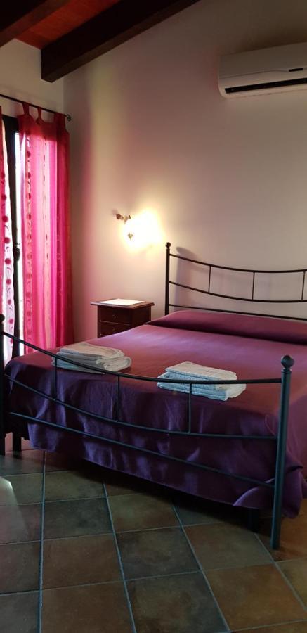 Bed & Breakfast S' Accorru Acomodação com café da manhã SantʼAntìoco Exterior foto